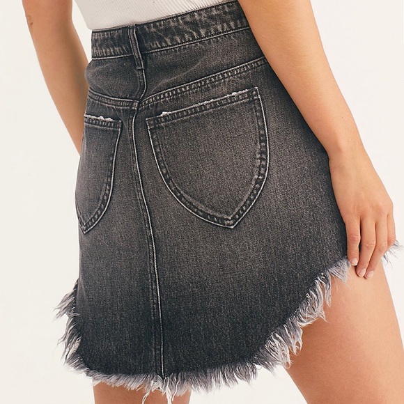 🔥Free people black denim mini skirt raw fringe hem - Picture 4 of 10